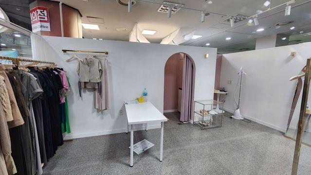 장지역 초역세권, 대형 상업단지 내부 위치해 상권 좋은 여성의류 전문점