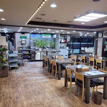 대로변 상권, 단골손님 많은 과천동 음식점