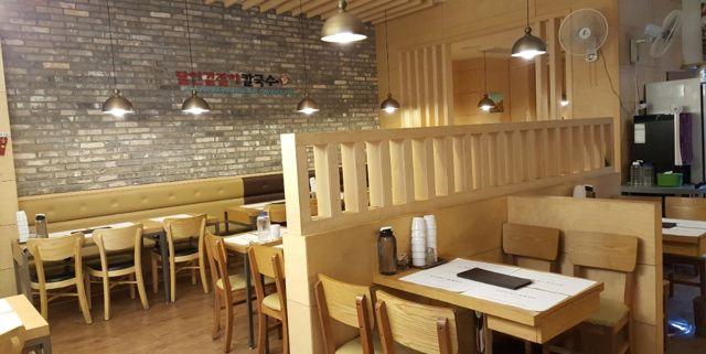 수하동, 유동인구 많은 을지로입구역 부근 대형오피스빌딩 내 음식점