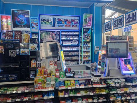 성업중인 편의점입니다.