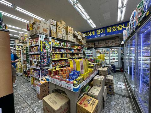 신림동 대로변, 다양하게 이용 가능한 마트