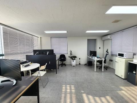 테라스, 주차, 엘리베이터, 채광 갖춘 화이트톤 소형 공간 L