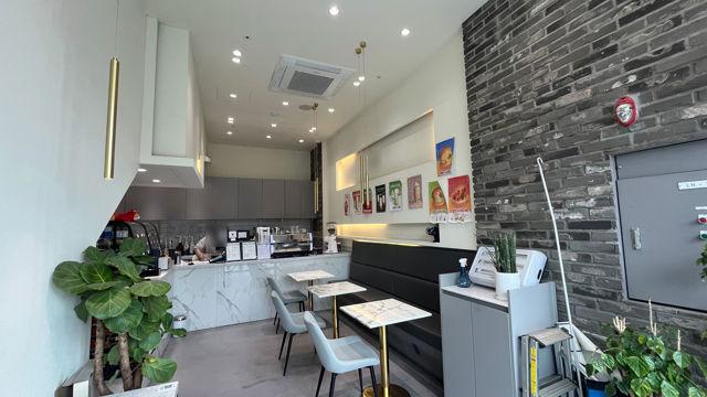 더블역세권, 배후수요 풍부, 인테리어 완비된 방이동 카페