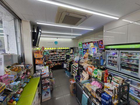 대로변 코너 1층, 주목도 높은 역세권 여의도동 편의점
