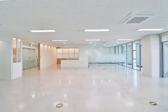 2종근생 사무실 코너 실62 룸3개 탕비 인테리어 A 즉시입주