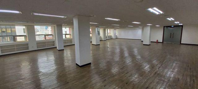 1호선 종각역 도보 5분 이내 위치 대로변 깔끔하고 쾌적한 사무실