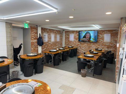 동교동 깔끔한 인테리어 및 시설 닭갈비집