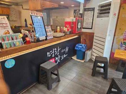남성역 대로변에 위치한 핫도그 판매점