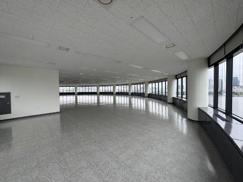 한강뷰 가성비 최고의 사무실 최고층 주차편리 강변북로 앞