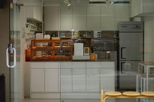 서초구 오피스, 대학가, 주택가 3개가 함께 있는 저렴한 카페 매물입니다