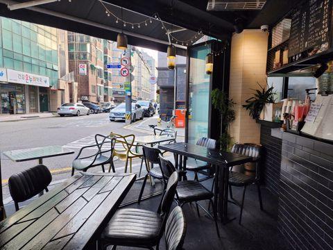 1층 코너, 주목도 높은 잠실동 패스트푸드점
