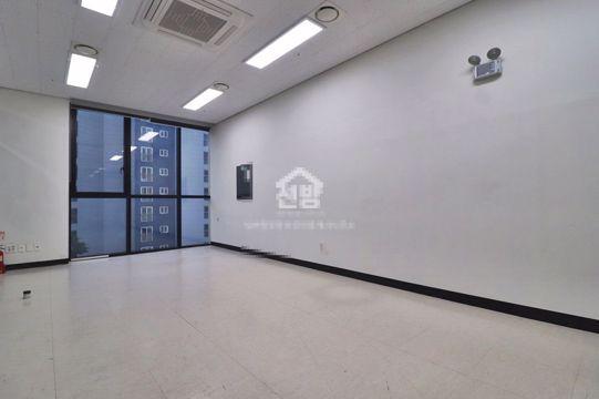 마곡역 초역세권 코너 사무실 매물 저렴하게 바로 입주가능합니다.