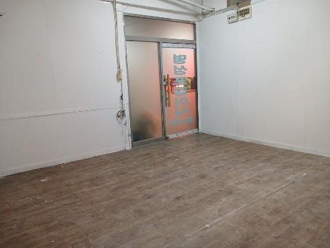 단지내상가 반지하 상가입니다