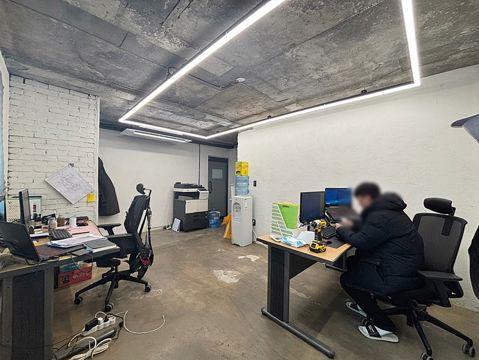 양재역 5분.역세권.리모델링S급건물.노출천장.세련된사무실