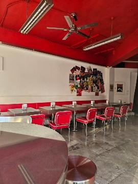 연무장 초입 핫한 상가