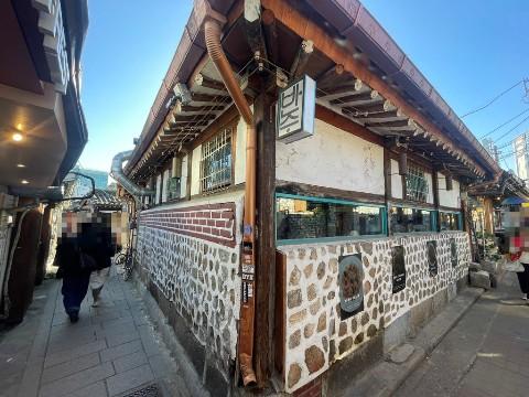  한옥거리 메인거리 내부 인테리어 깔끔하고 유동인구 많은 1층 상가  