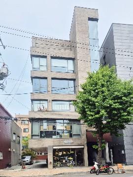 세련된 외관 도로변 햇살 좋은 1층 상가 