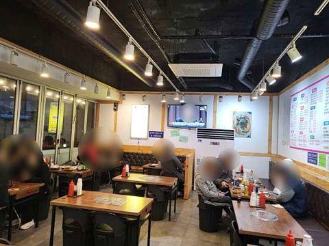 시흥동 대로변에 위치한 음식점