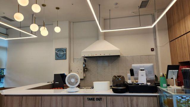 서초동 남부터미널역 역세권, 주방 시설 완비, 개방감 좋은 분식집