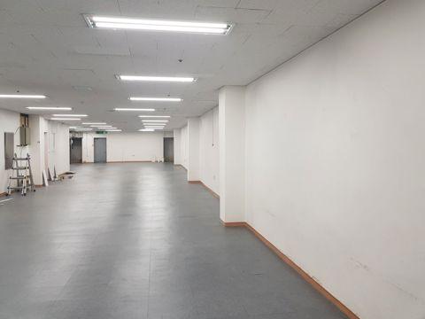 습기없는 지층 평수대비 저렴 공간여유 쇼핑몰및 창고겸 법인 사무실 강추