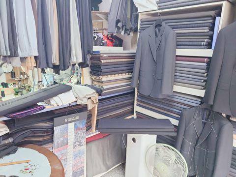 개봉동 복합상권에 위치한 의류판매점