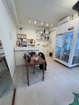 깔끔한 소형 1층 매장입니다