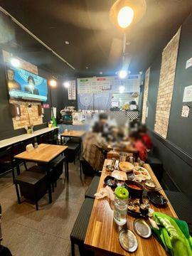 암사역 주변의 혼재된 번화한 상권의 한식점,호프점