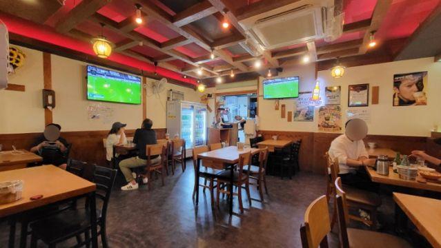 상봉동 번화가에 위치한 호프집