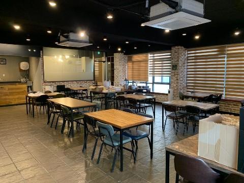 [신촌역 도보 6분] 41평 상가 / 카페·보드카페·파충류샵 추천