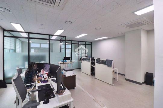 마곡역 룸 인테리어 되어있는 중형 사무실 매물