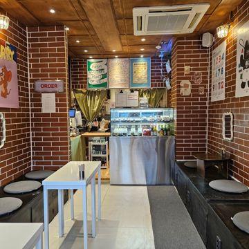 신림동 신대방역 초역세권, 트렌디한 인테리어의 고객 많은 카페(급매)
