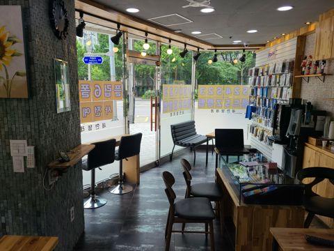 방학동 아파트상가에 위치한 휴대폰판매점