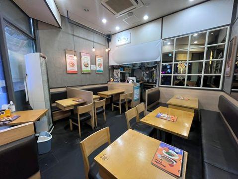 사당동 이수역 초역세권, 대로변 1층 위치, 주방 시설 완비된 국수집