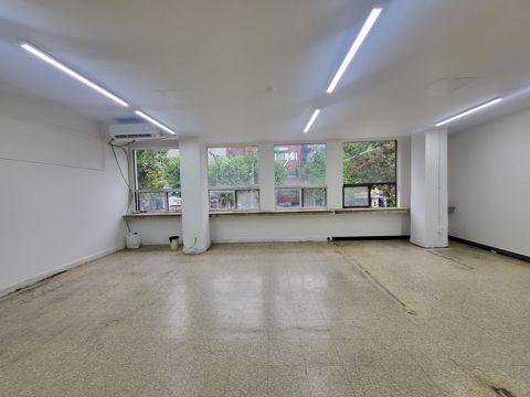 신설동역입구 횡단보앞 2층 깨끗하고 저렴한 사무실로 냉난방기있음
