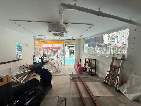 성신여대 번화가 골목 코너 통유리 상가!