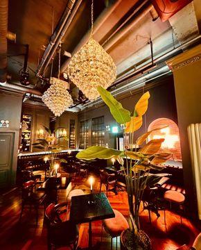 유동인구 많은, 동교동 홍대입구역 부근 술집