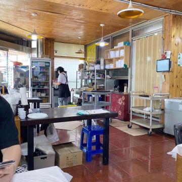 도로변 코너 상권, 주목도 높은 신부동 매장