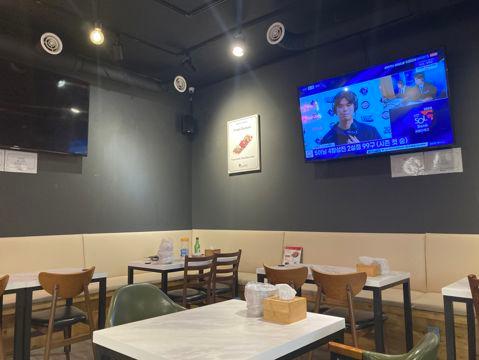 노고산동 신촌역 역세권, 시설, 인테리어 완비, 매출 좋은 치킨집