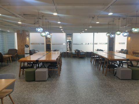중앙대학교 인근에 위치한 1층 상도동 카페