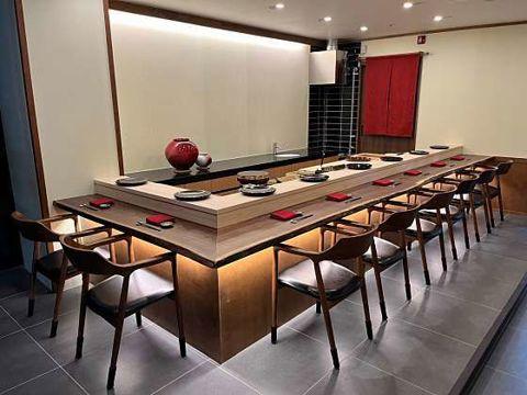 마곡나루 역세권 3층 일식짐