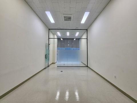 업무시설 13평 룸1 탕비 즉시입주가능