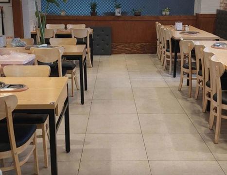 재래시장 인근, 유동인구 풍부한 용호동 1층 고깃집