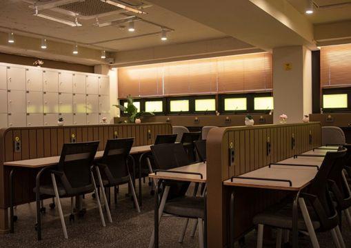 신림동, 녹두거리 대학 및 고시학원 상권 46평 개인 스터디카페