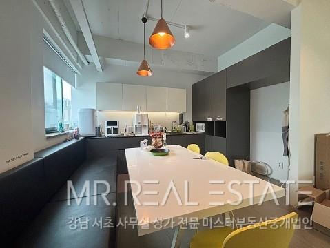 도산공원사거리.대로변.인테리어ACE사무실.발렛가능