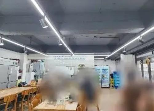 -원종 중앙시장근처에 자리잡고있음-
