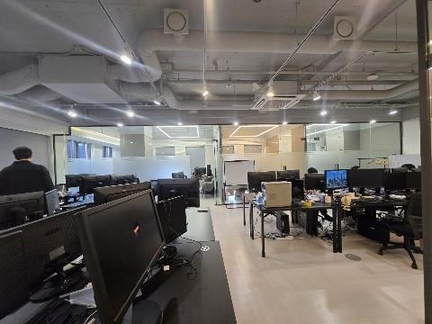 노출형천장 인테리어 최상급. 고층 코너뷰. 실면적55평 .입주협의
