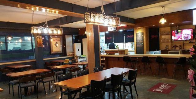 접근성 좋은 대로변, 신사동 2층 술집