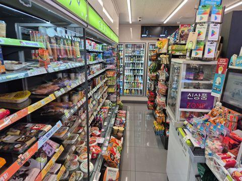 오류동 단지내 상가에 위치한 편의점