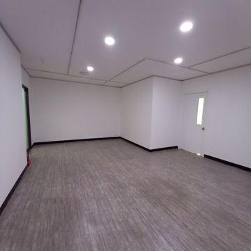 논현동 활용성 좋고 건물 관리 잘 되는 2층 사무실