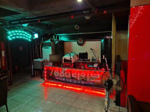 청파동 대로변에 위치한 라이브카페